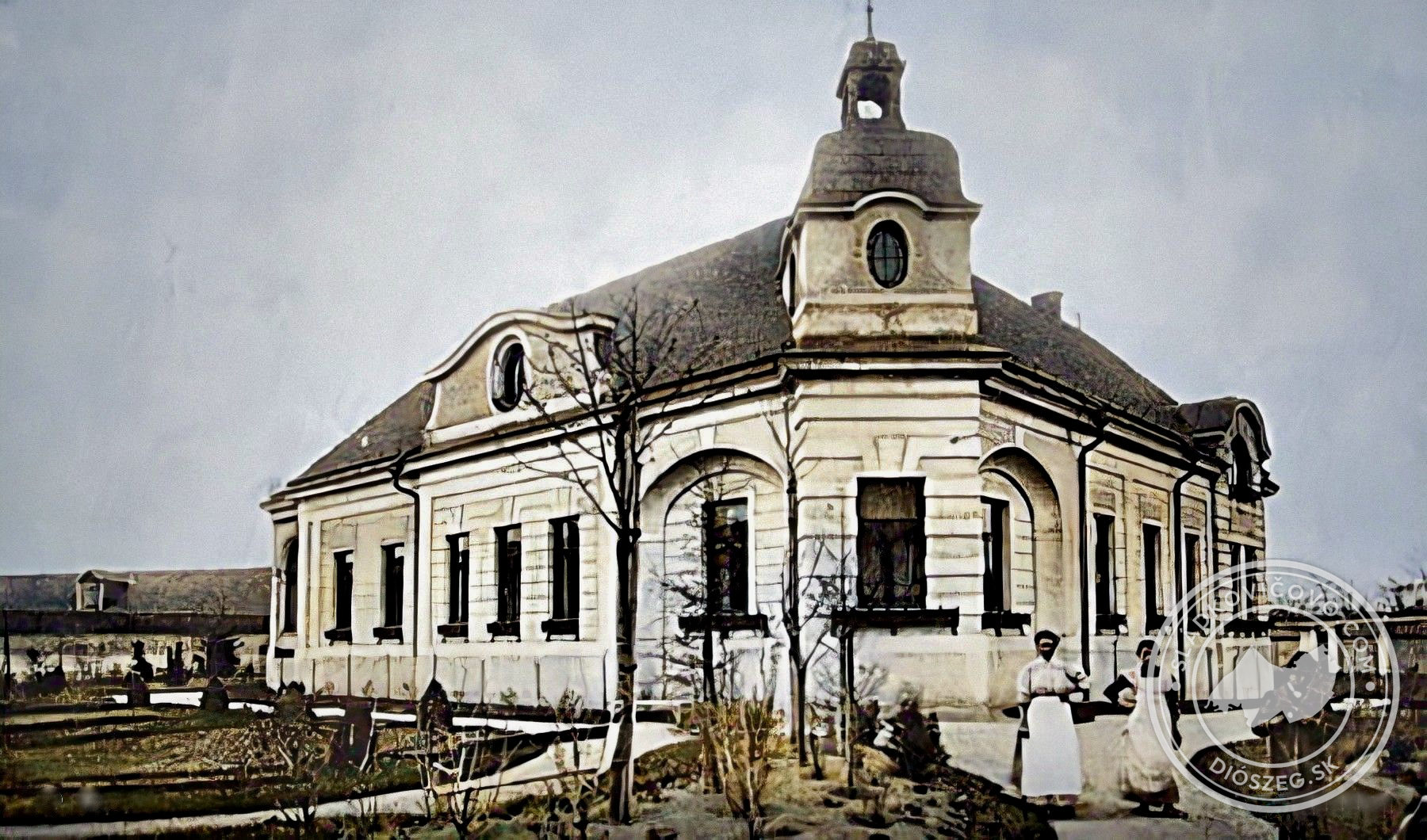 Brychtova vila, alebo malý kaštieľ na kolorovanej footografii z obdobia začiatku 20. storočia.