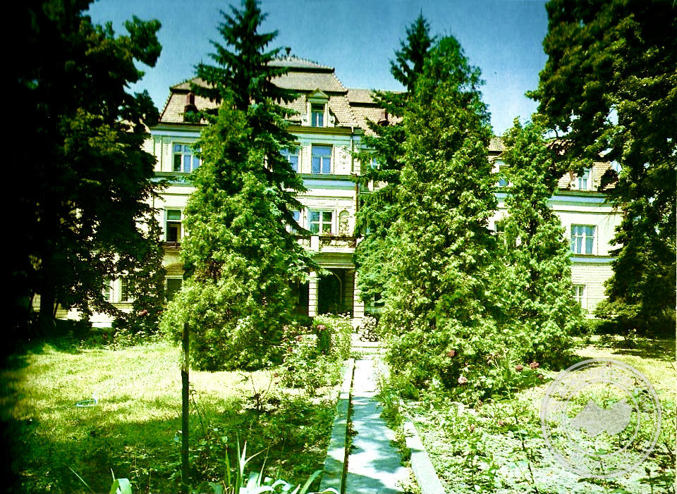 Kaštieľ a park okolo roku 1980.